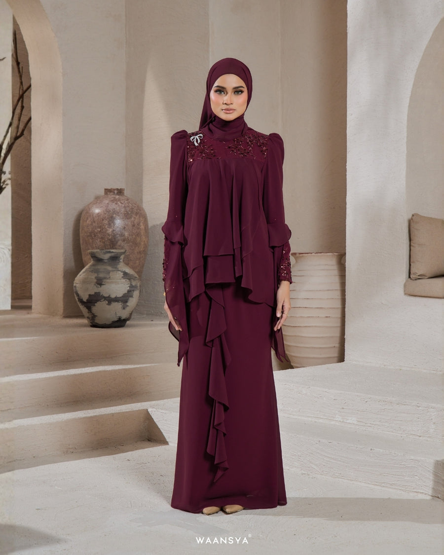 IRIS IN MAROON