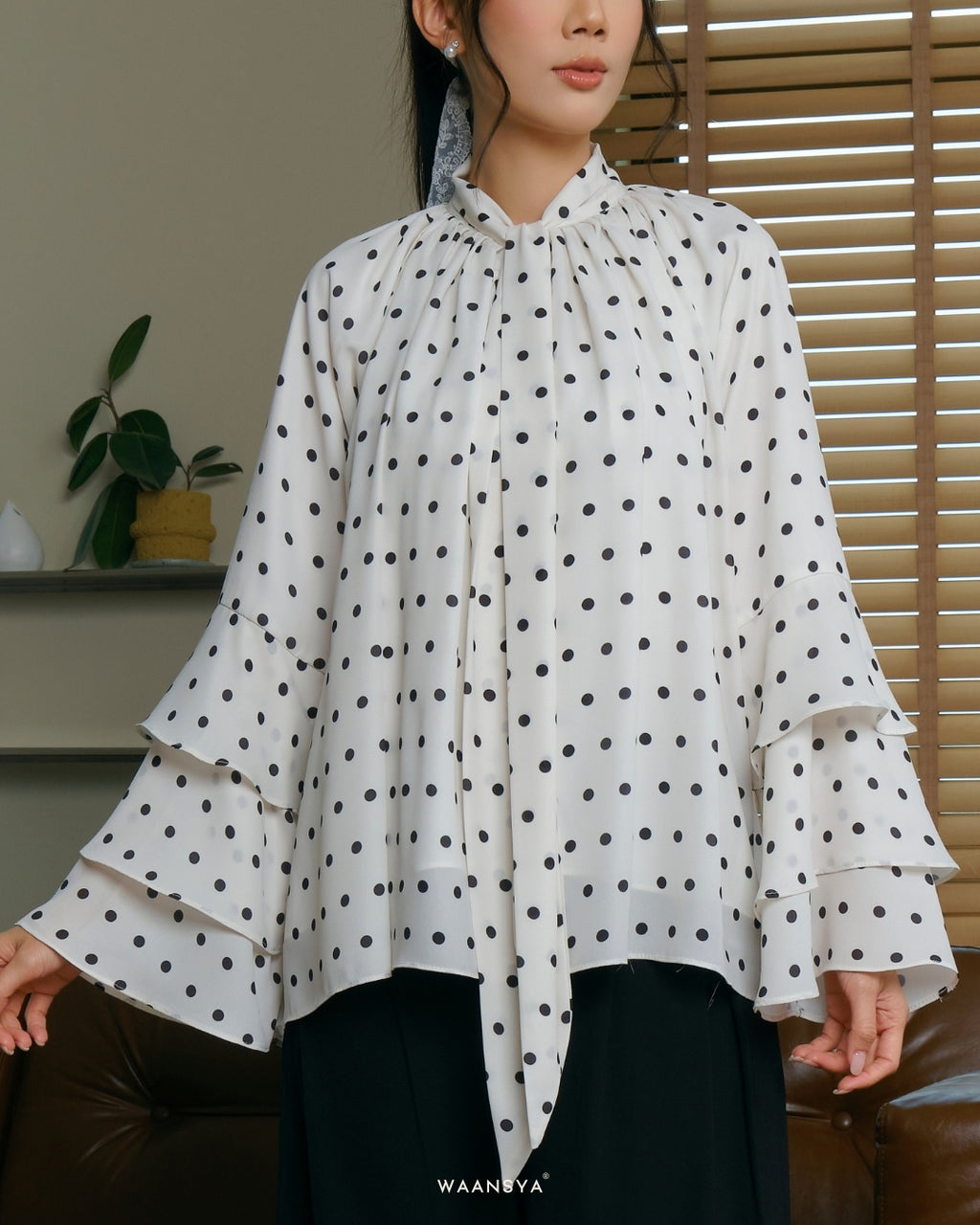 AMORA BLOUSE IN OFF WHITE