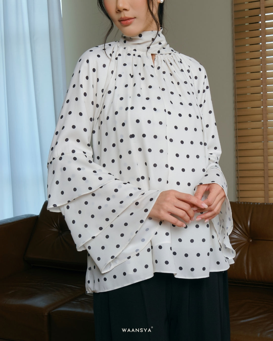 AMORA BLOUSE IN OFF WHITE