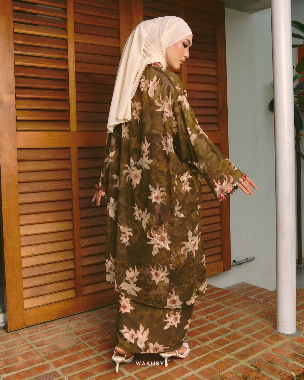MELUR KEBAYA IN OLIVE
