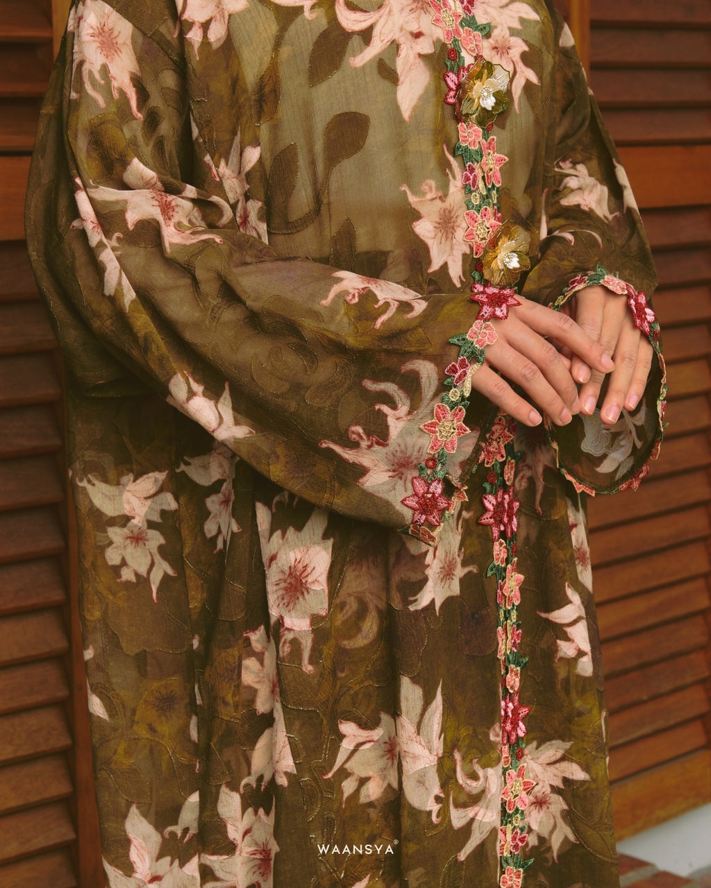 MELUR KEBAYA IN OLIVE