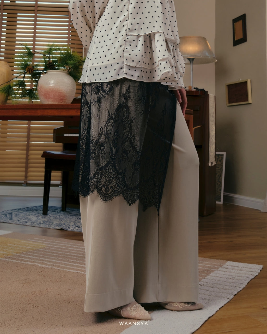LEA LACE IN BLACK