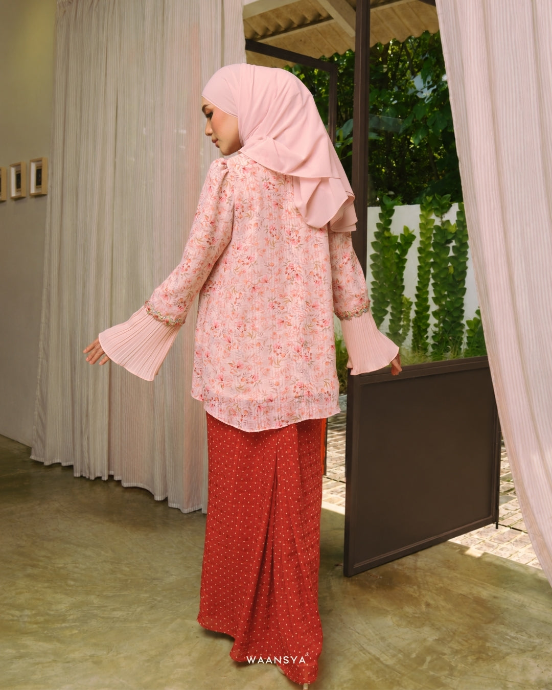 SURI KURUNG IN PEACH