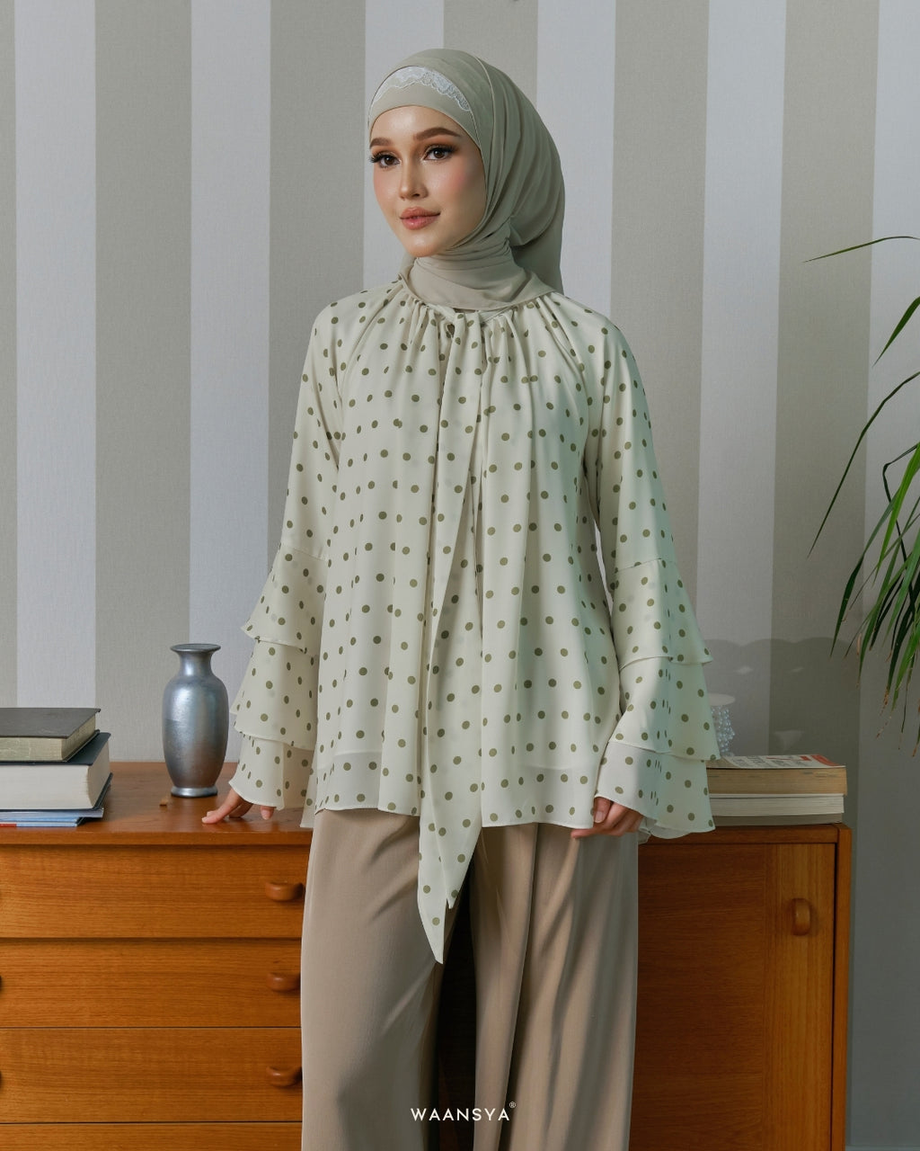 AMORA BLOUSE IN LIGHT GREEN