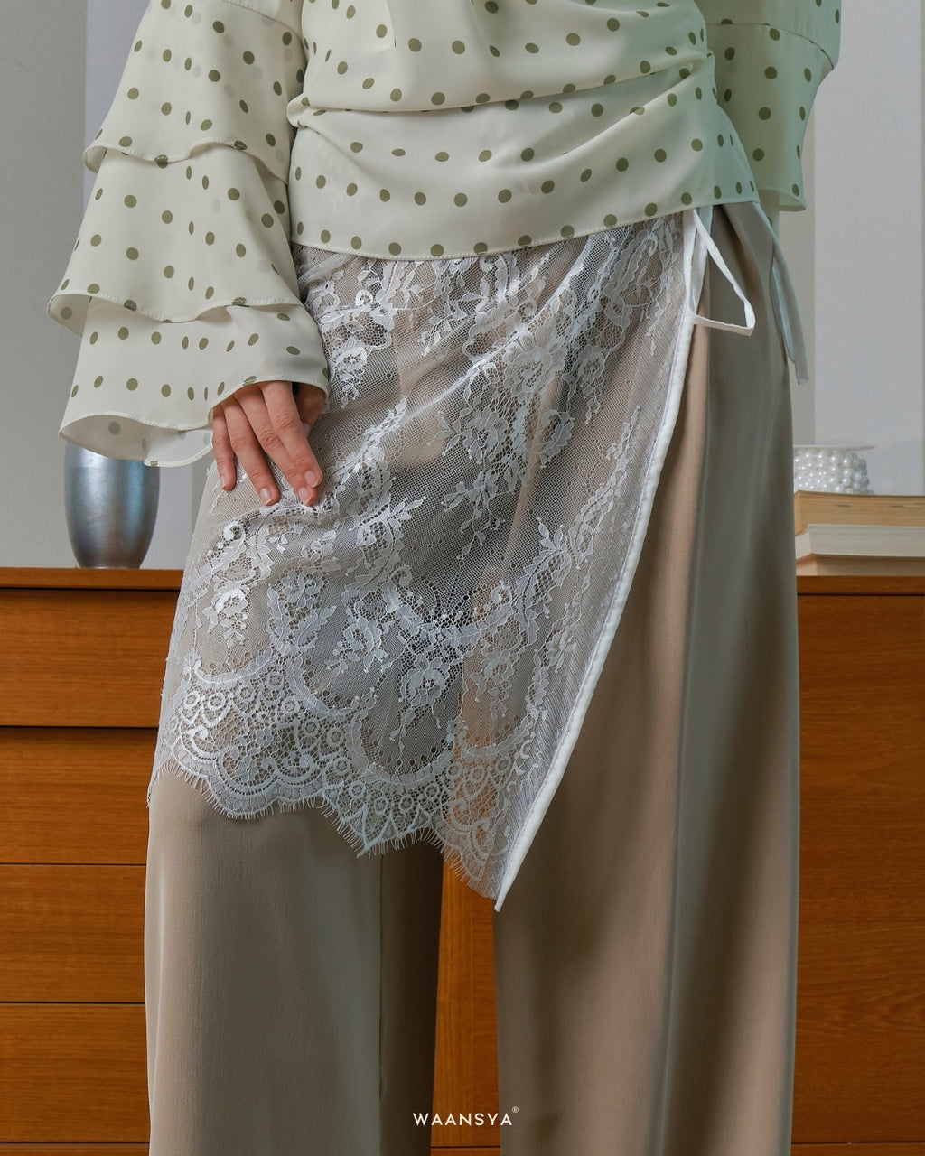 LEA LACE IN WHITE