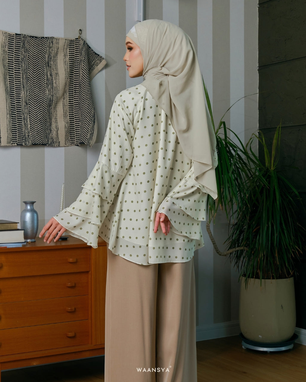 AMORA BLOUSE IN LIGHT GREEN