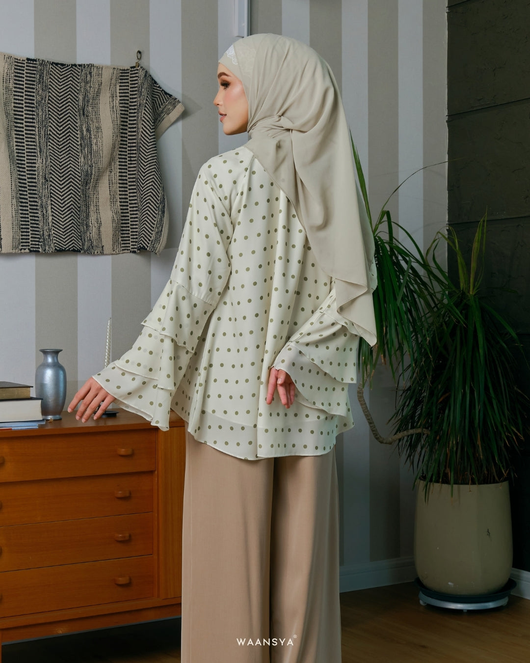 AMORA BLOUSE IN LIGHT GREEN