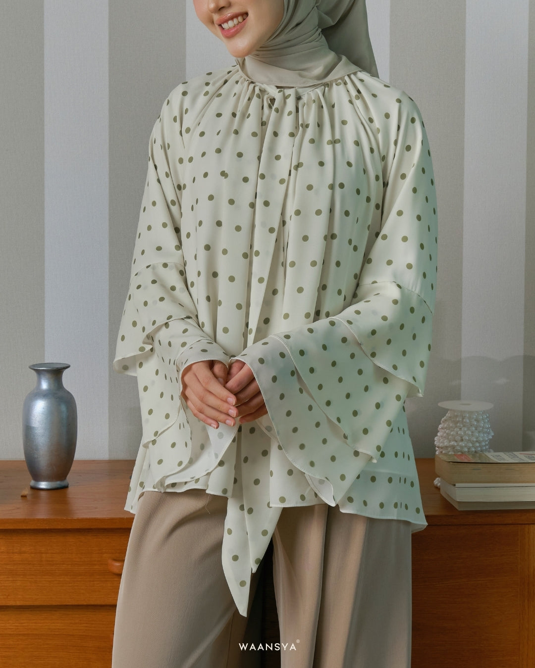 AMORA BLOUSE IN LIGHT GREEN