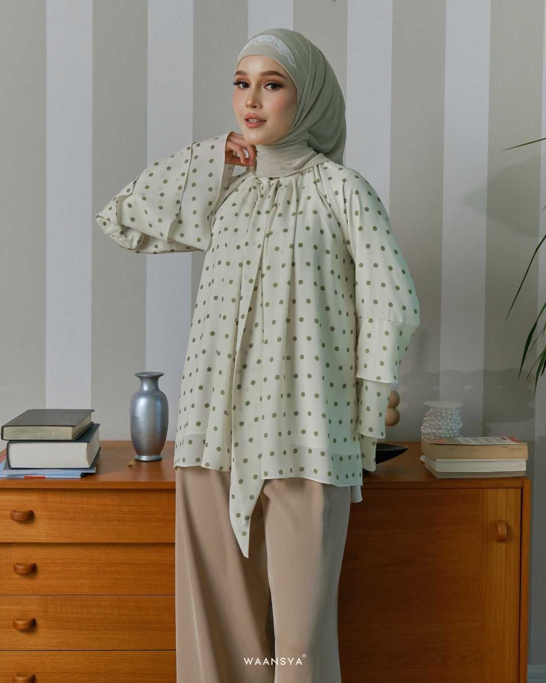 AMORA BLOUSE IN LIGHT GREEN