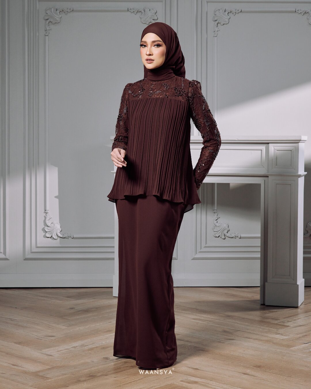 JULIA KURUNG IN RICH BROWN