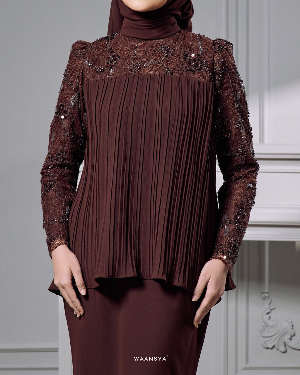 JULIA KURUNG IN RICH BROWN