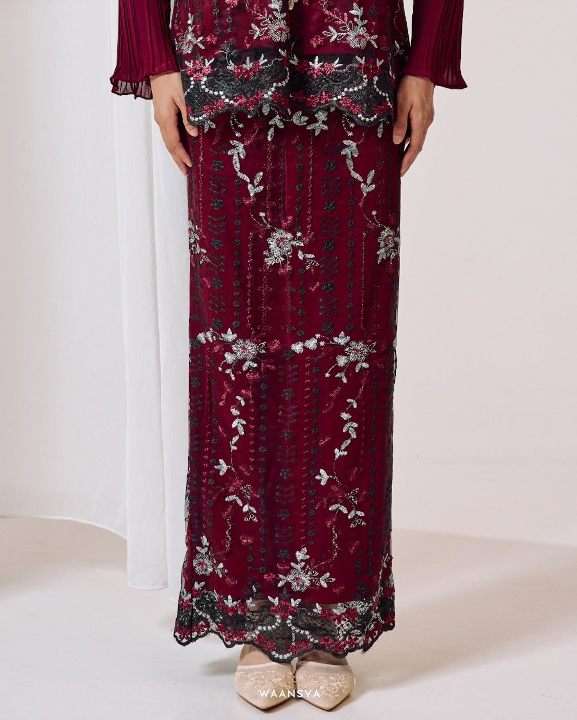 JASMEEN KURUNG IN MAROON