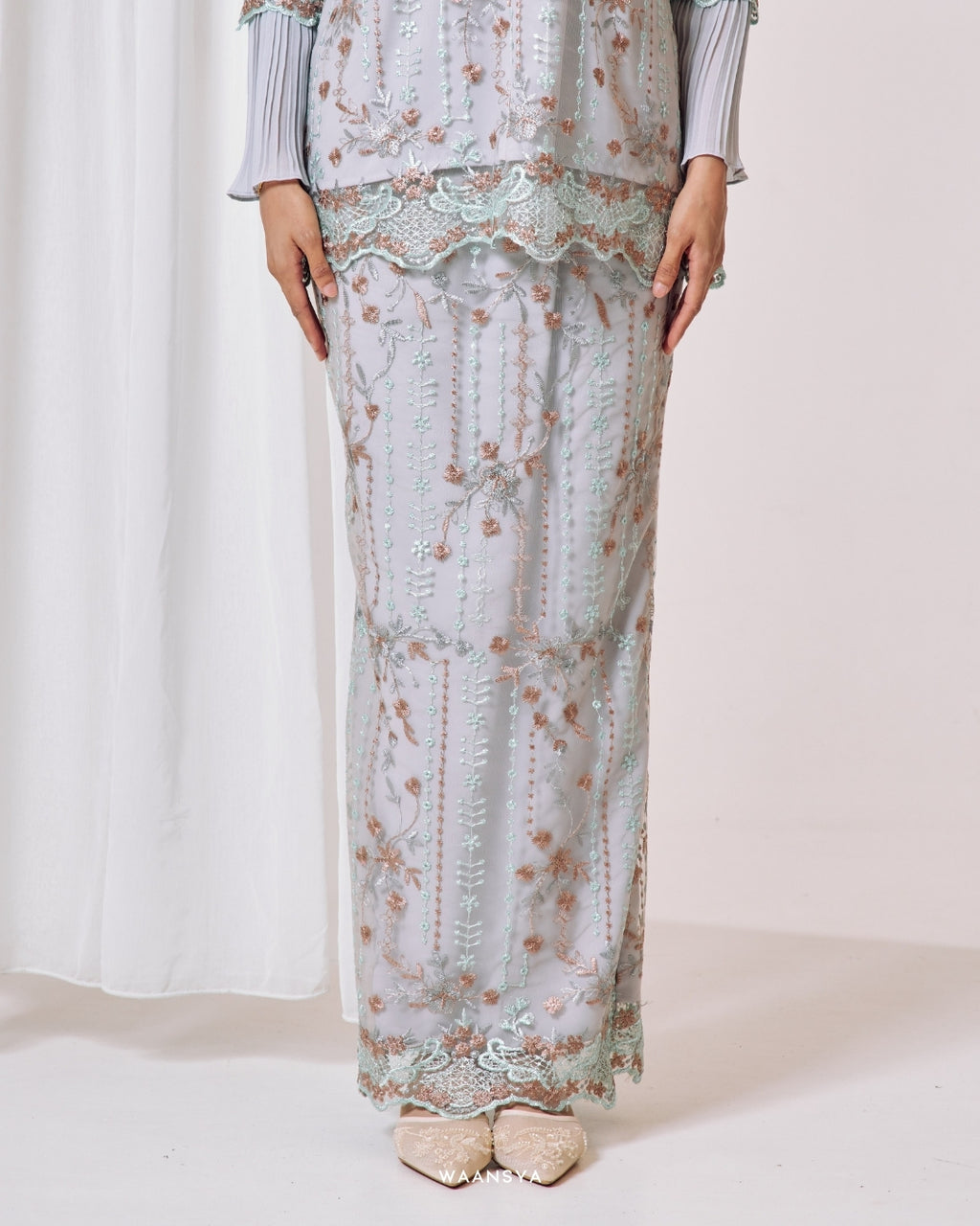 JASMEEN KURUNG IN COOL GREY