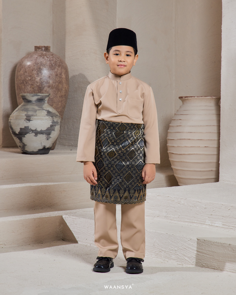 BADANG KIDS IN NUDE SAND