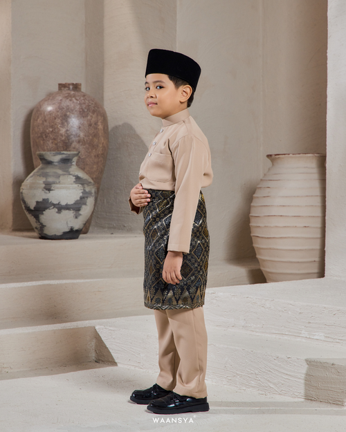 BADANG KIDS IN NUDE SAND
