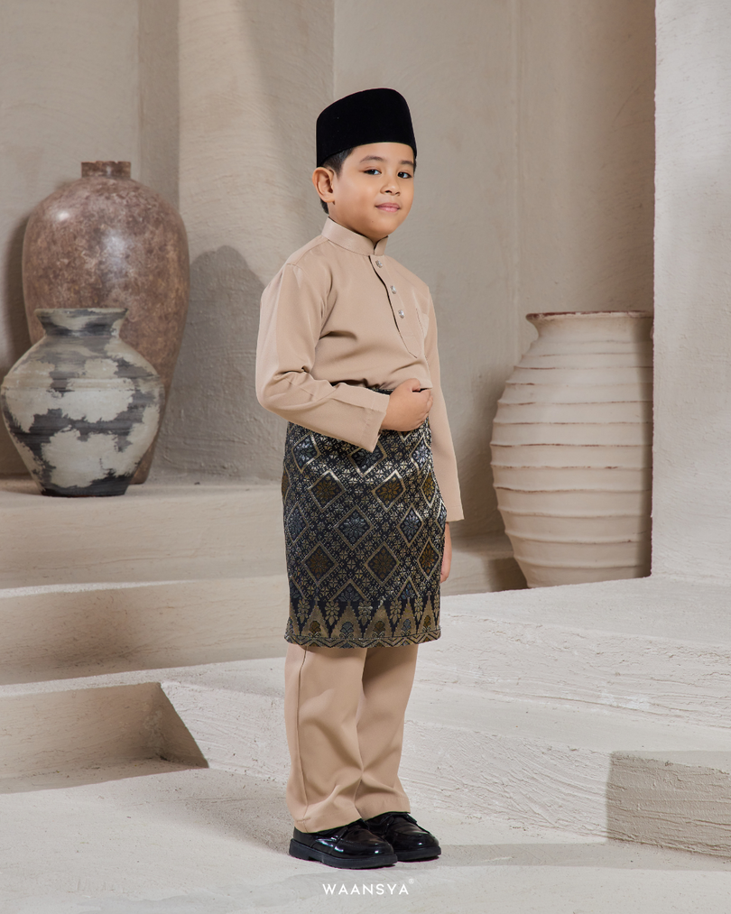 BADANG KIDS IN NUDE SAND