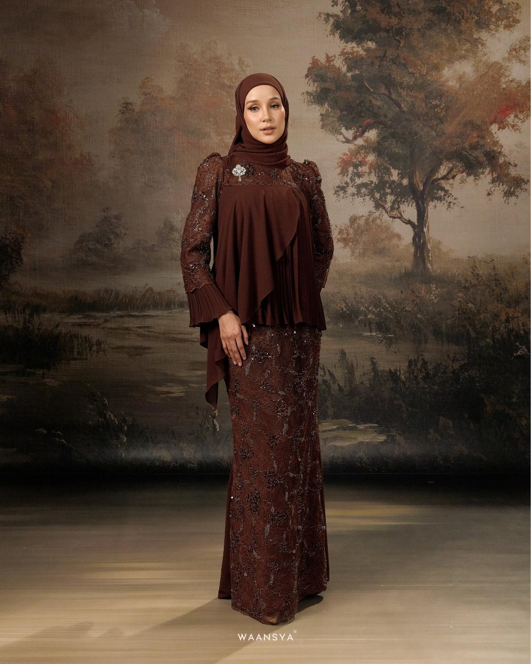 LYDIA KURUNG IN RICH BROWN