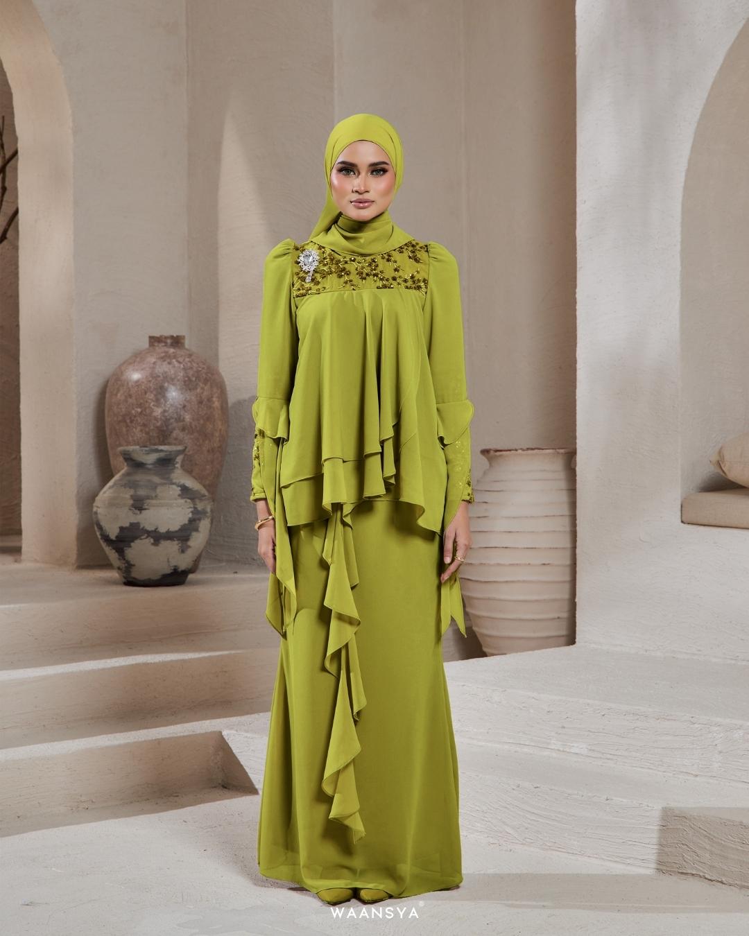 IRIS IN LIME GREEN
