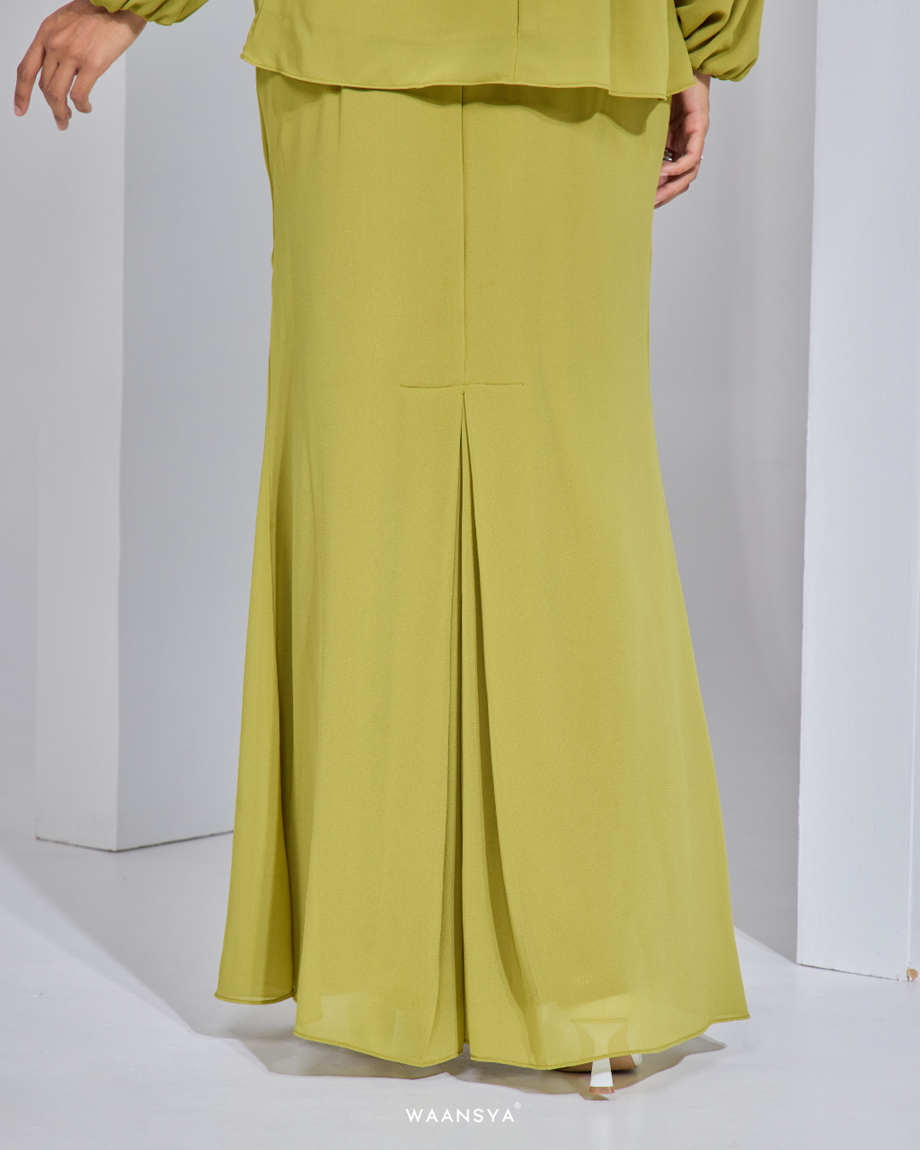 AMELIE KURUNG IN LIME GREEN