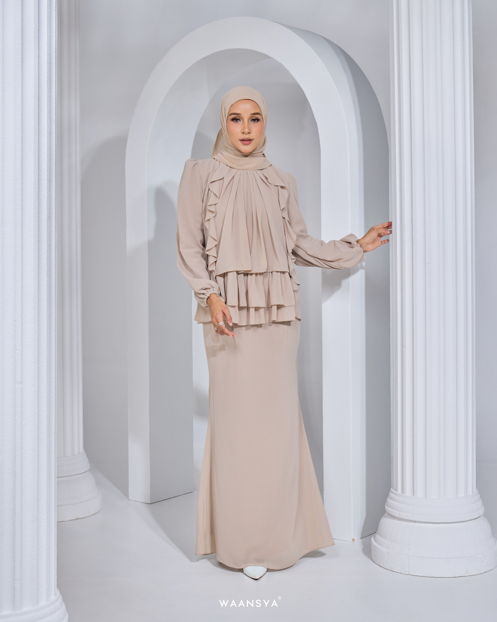 AMELIE KURUNG IN NUDE