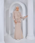 AMELIE KURUNG IN NUDE