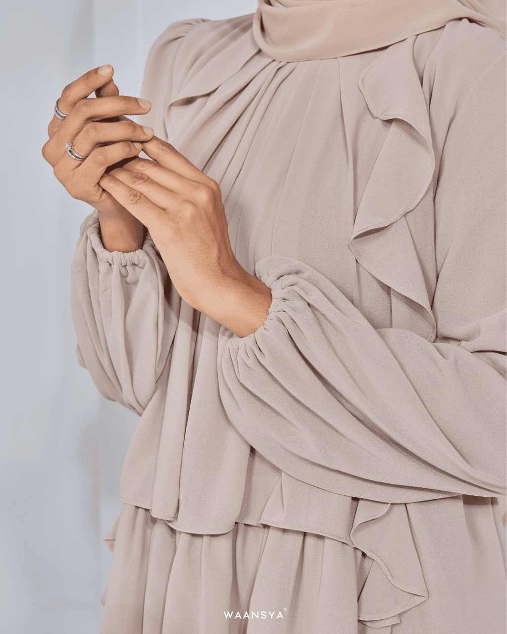 AMELIE KURUNG IN NUDE