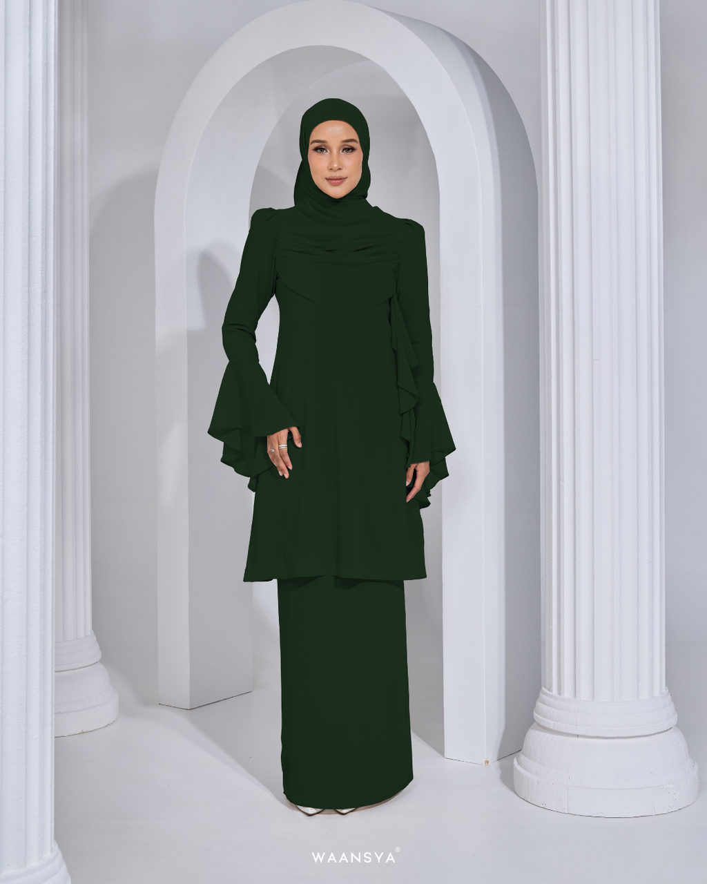 ANGGUN KURUNG IN EMERALD GREEN
