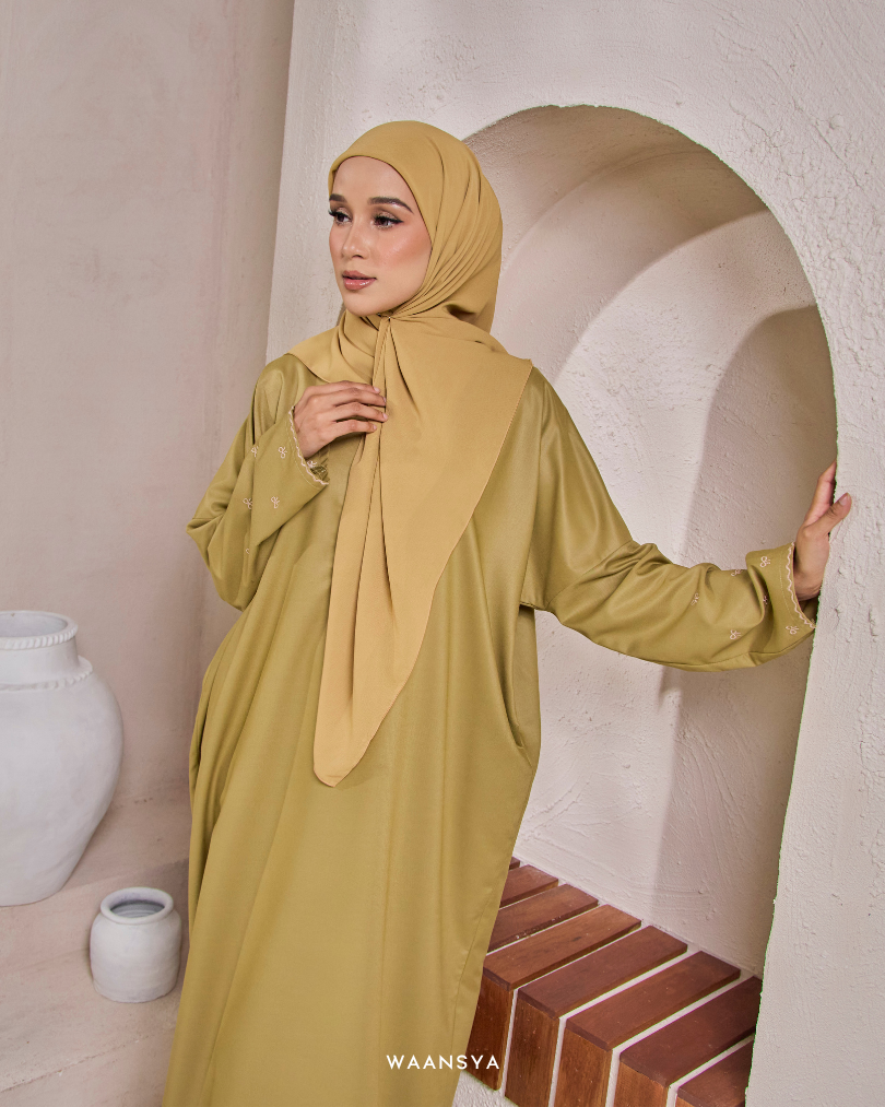 ESMEE KAFTAN IN APPLE GREEN
