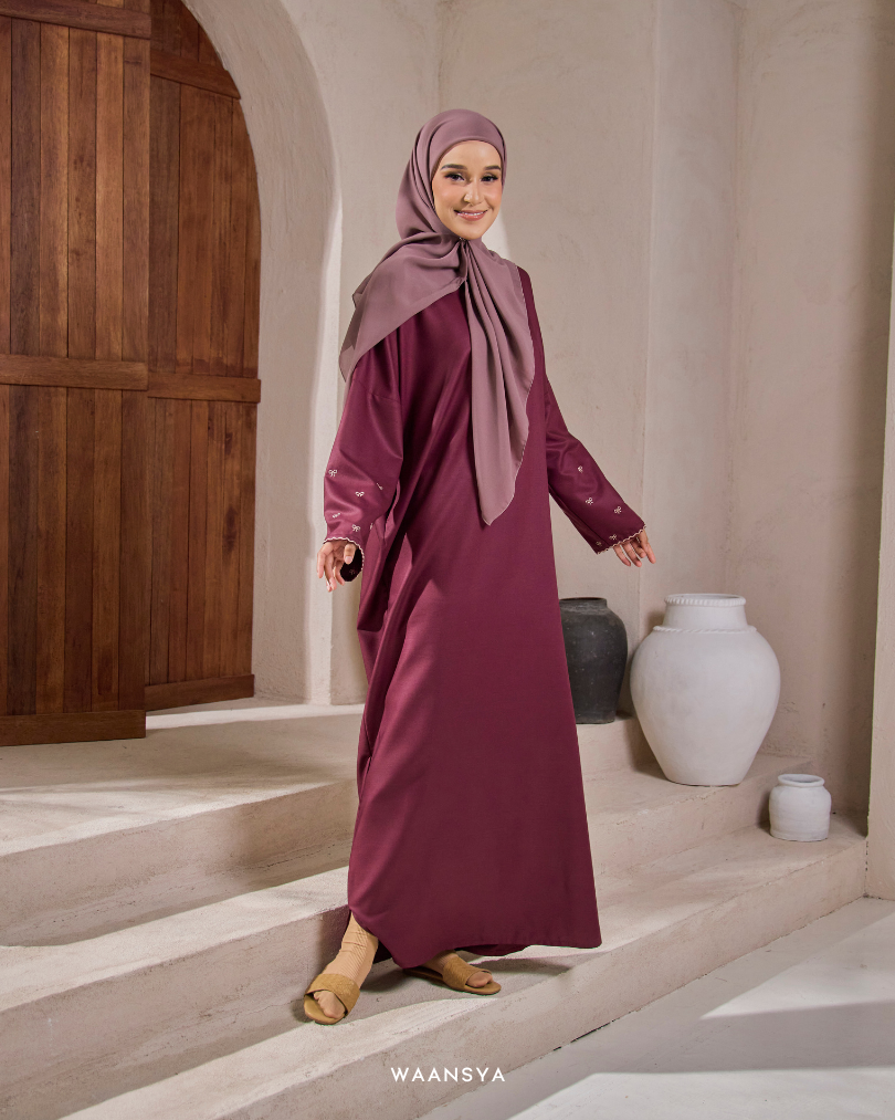 ESMEE KAFTAN IN DEEP MAROON