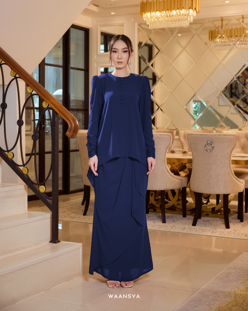 EVELYN IN NAVY BLUE