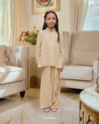EVELYN KIDS IN NUDE