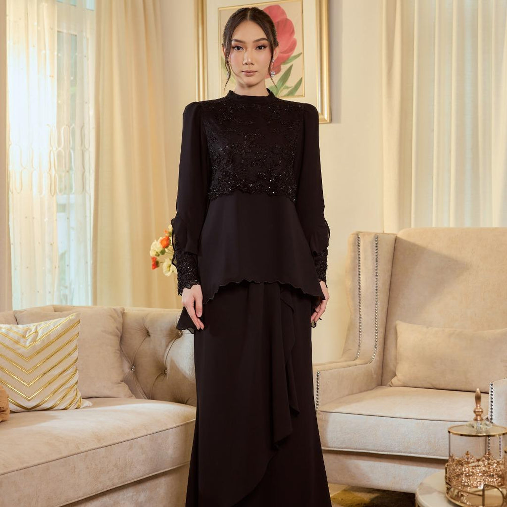 ELEANOR IN BLACK