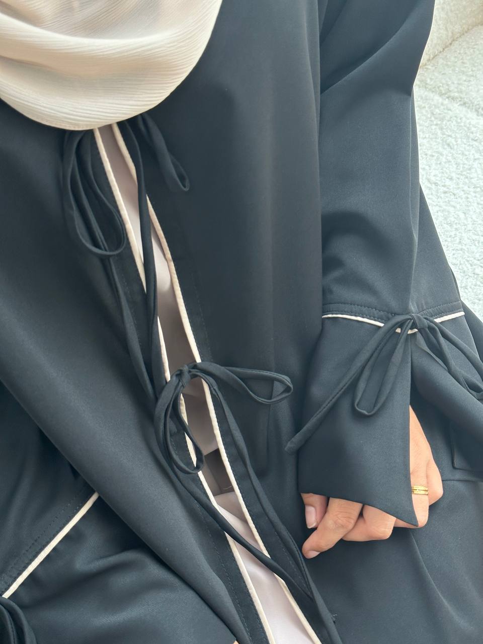 INAYA ABAYA IN BLACK