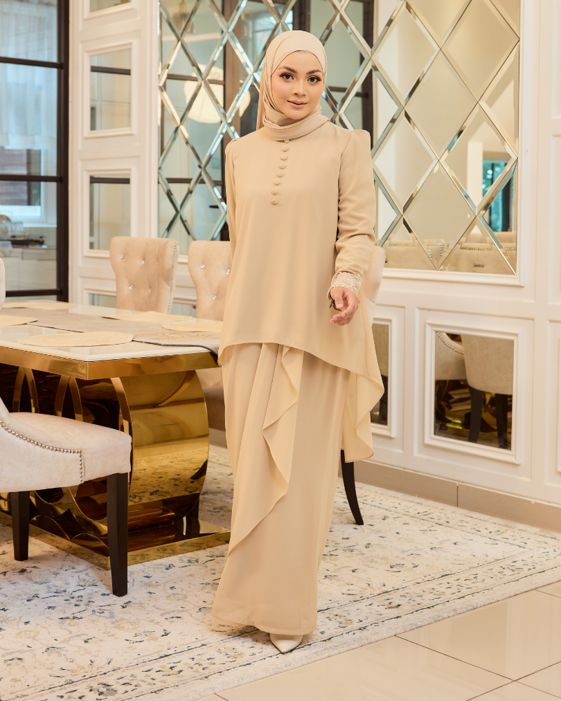 EVELYN KURUNG IN NUDE TAN