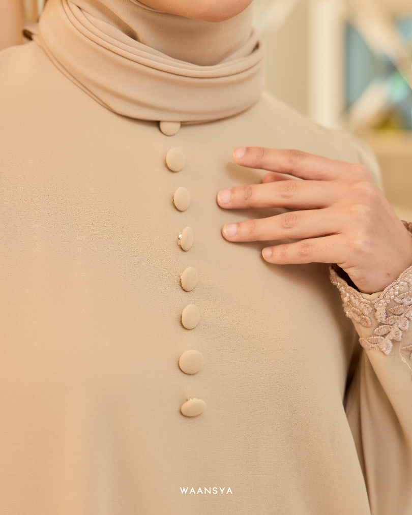 EVELYN KURUNG IN NUDE TAN