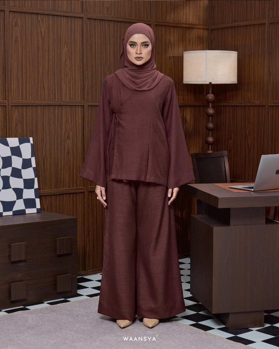 SERENA SUIT IN MAHOGANY