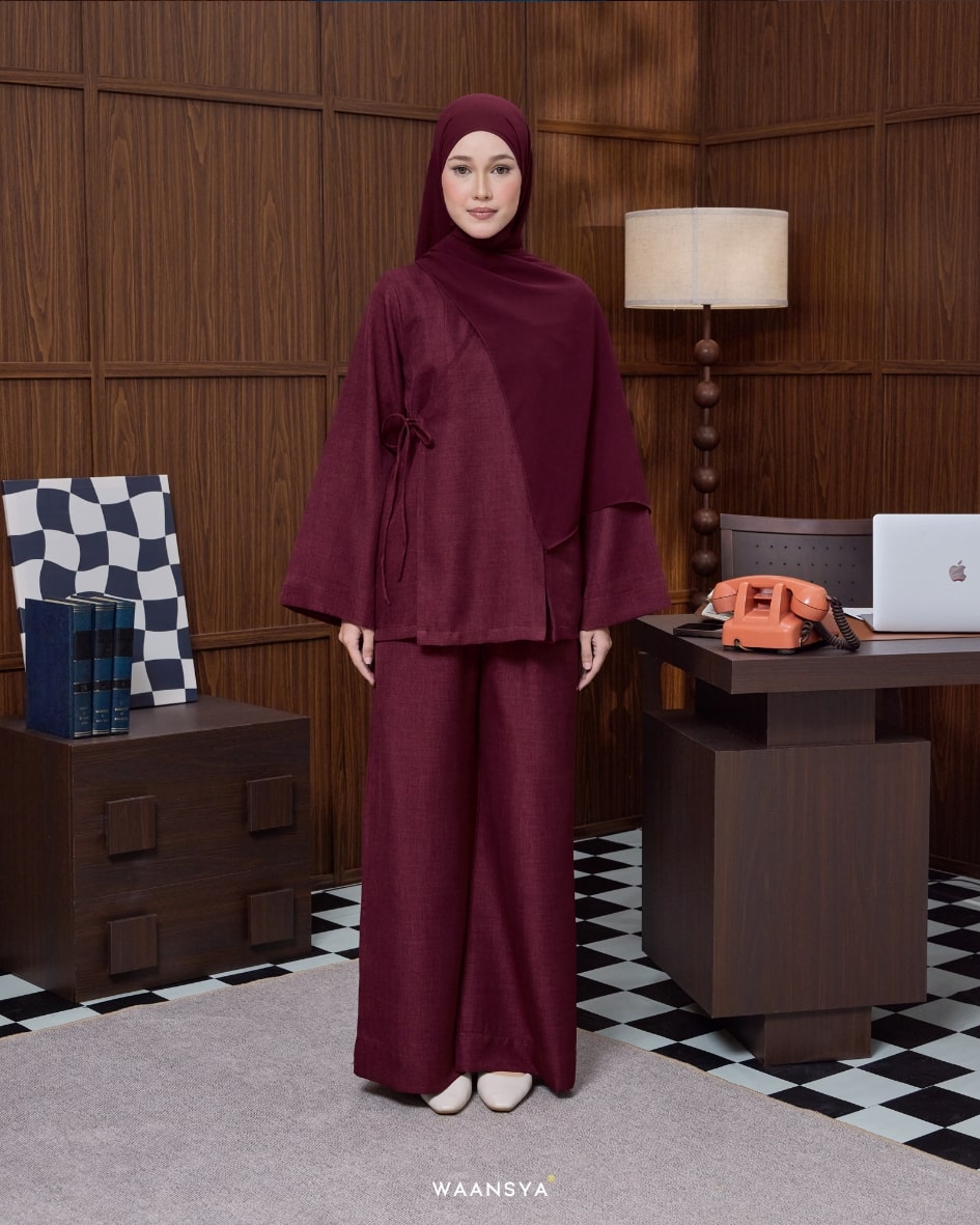 SERENA SUIT IN BURGUNDY