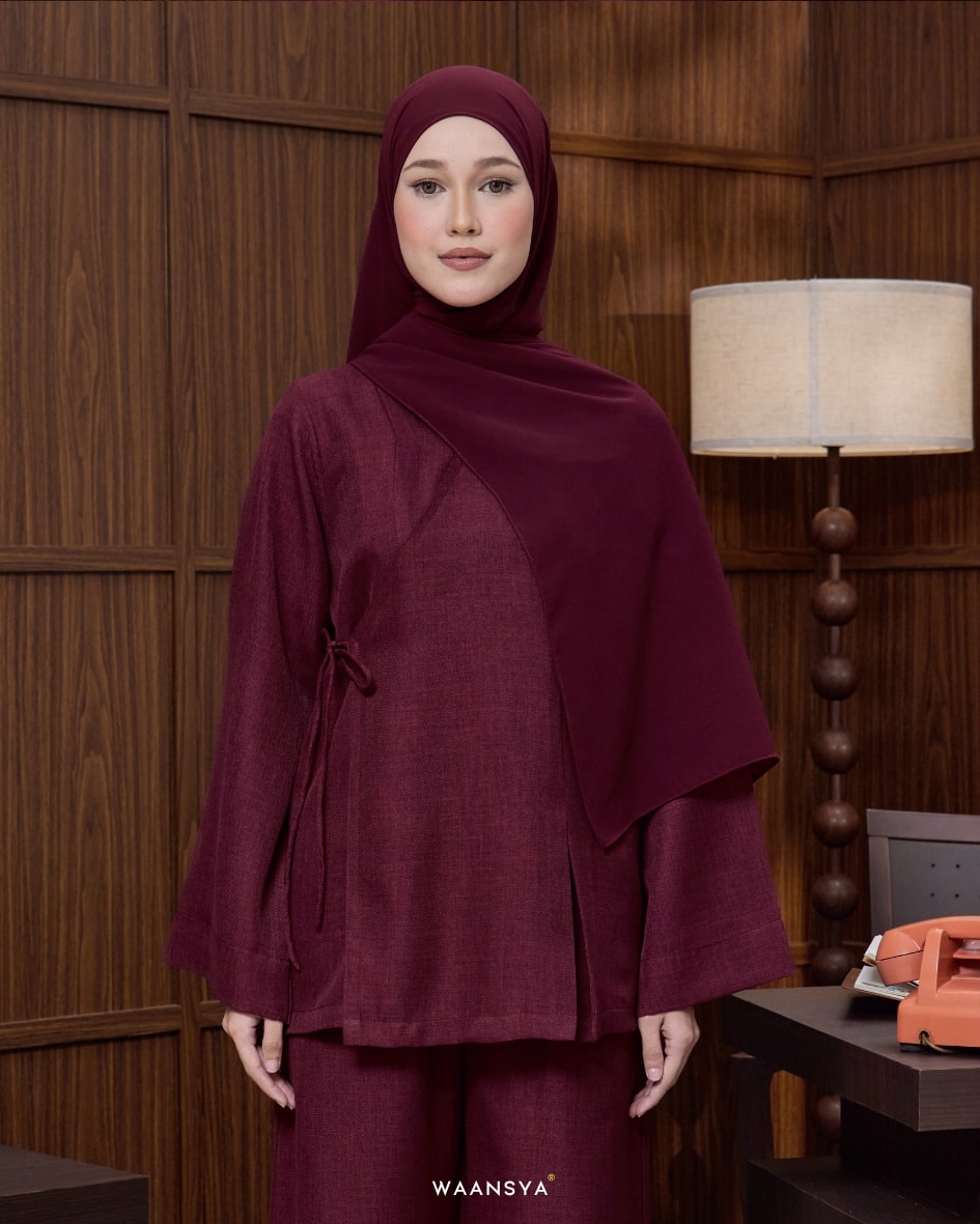 SERENA SUIT IN BURGUNDY