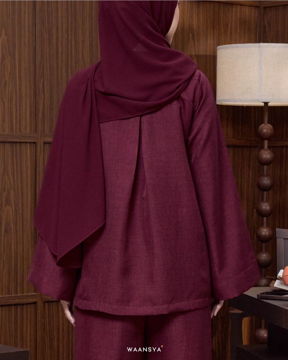 SERENA SUIT IN BURGUNDY