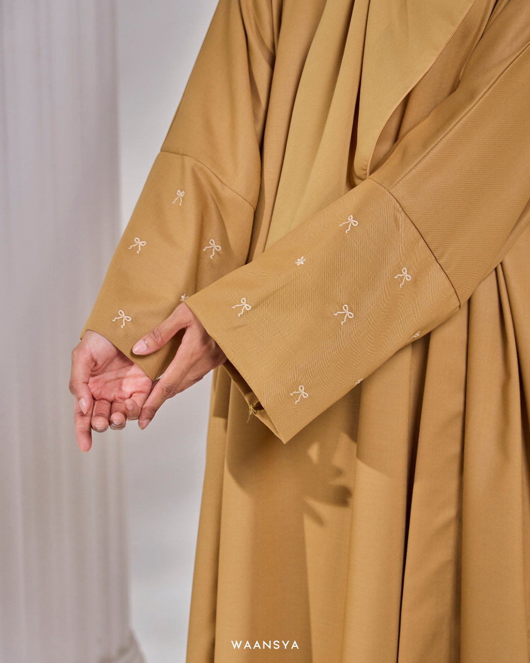 HAYAA ABAYA IN HAZELNUT