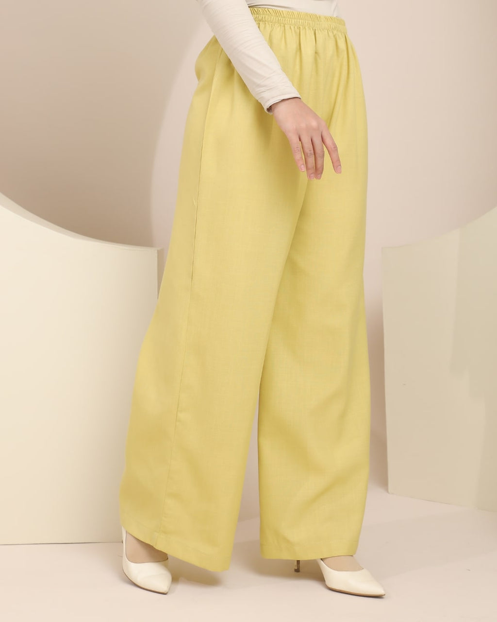 LUNA IN LEMONADE