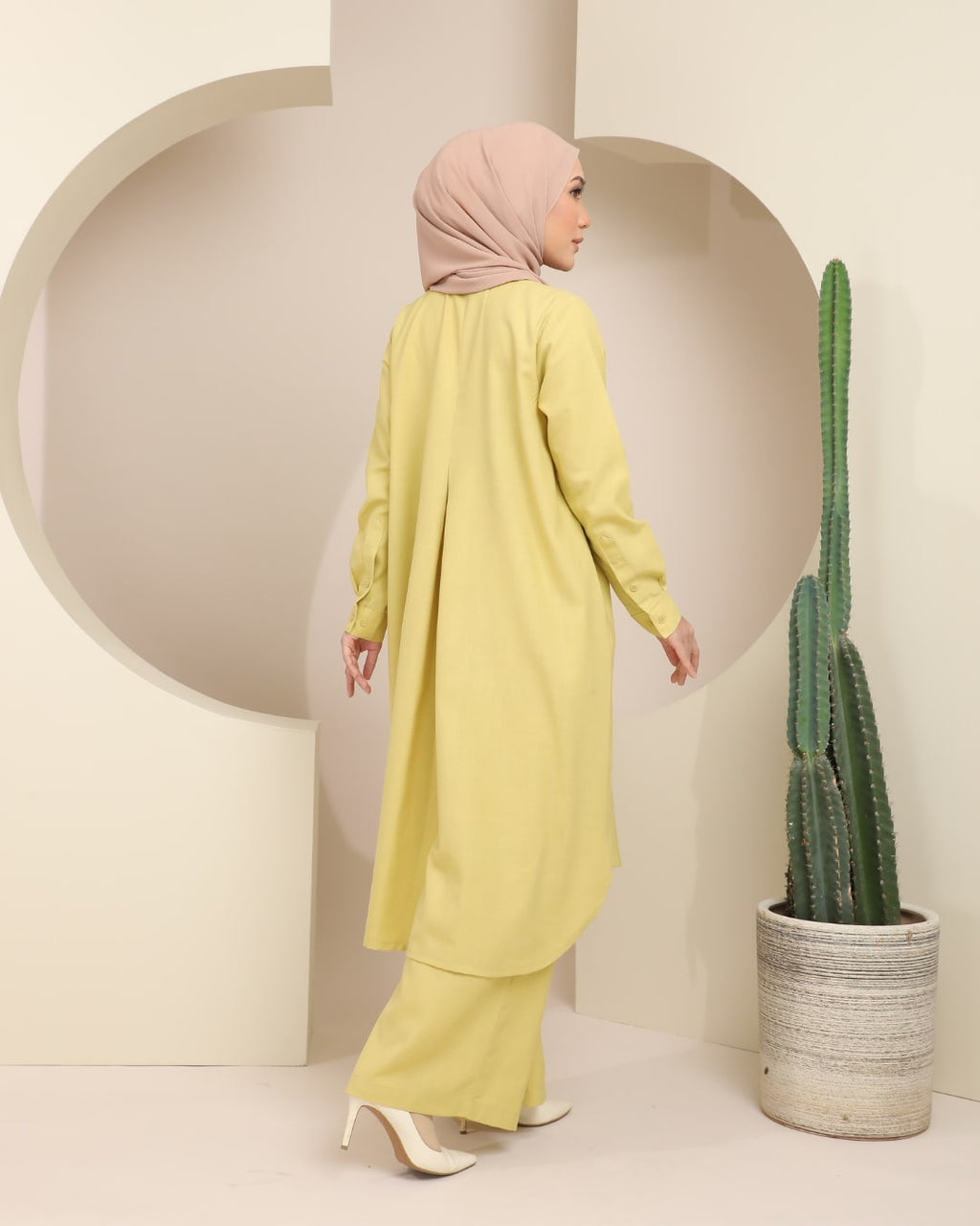 LUNA IN LEMONADE