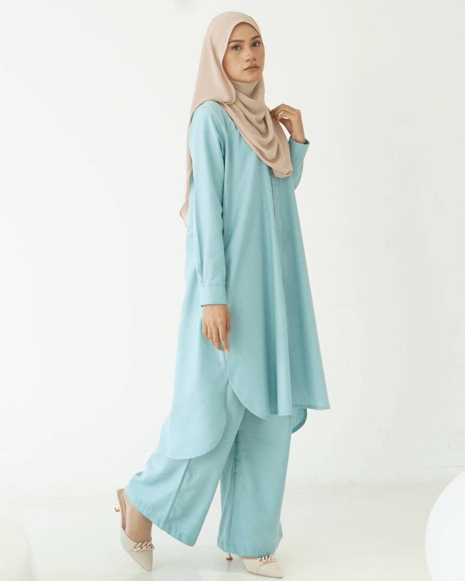 LUNA SUIT IN AQUA BLUE