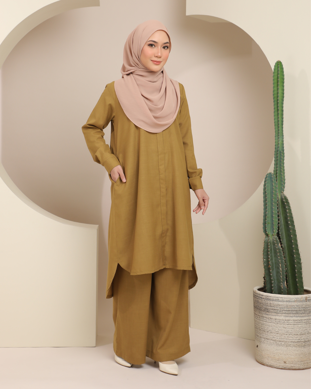LUNA SUIT IN OLIVE
