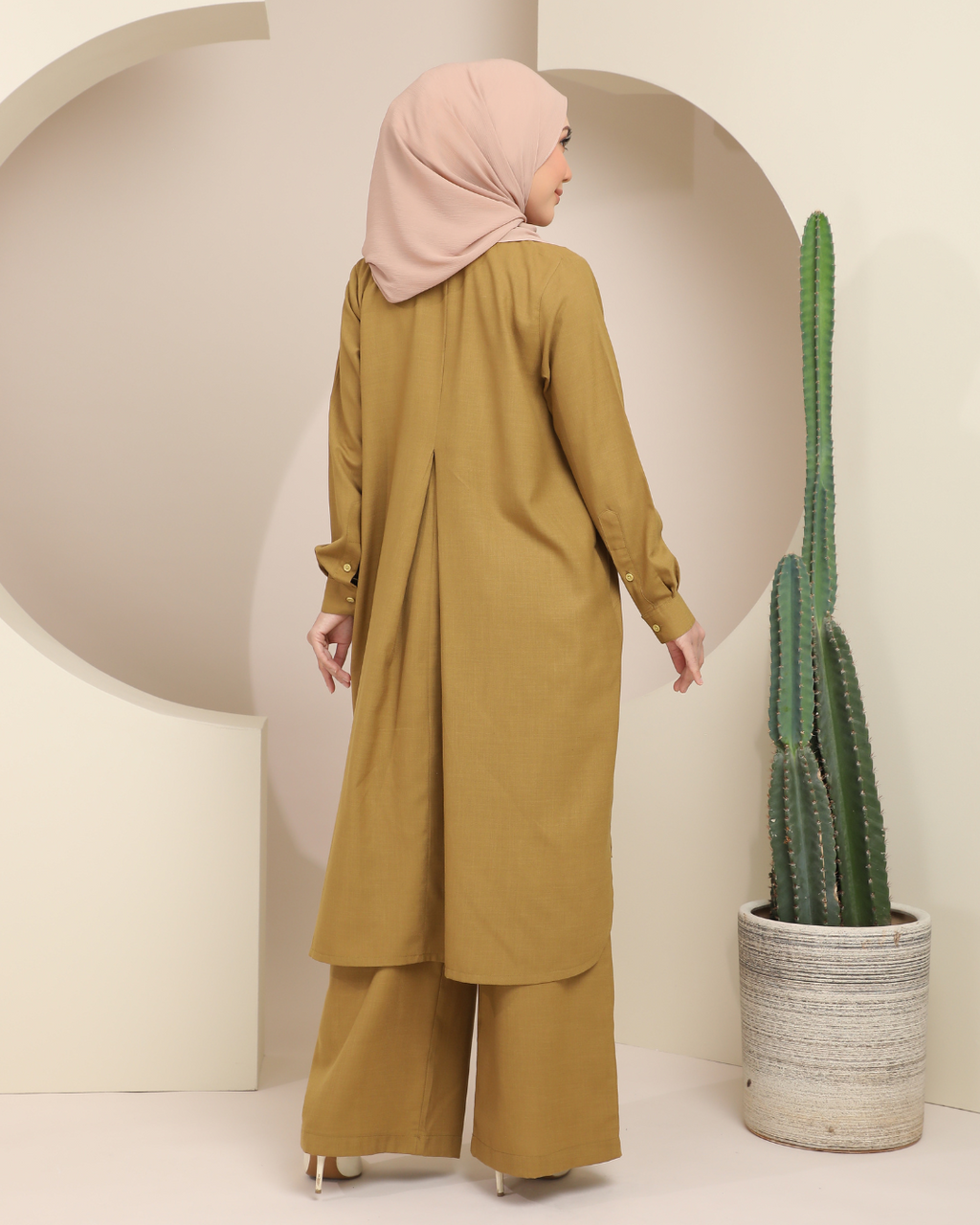 LUNA SUIT IN OLIVE