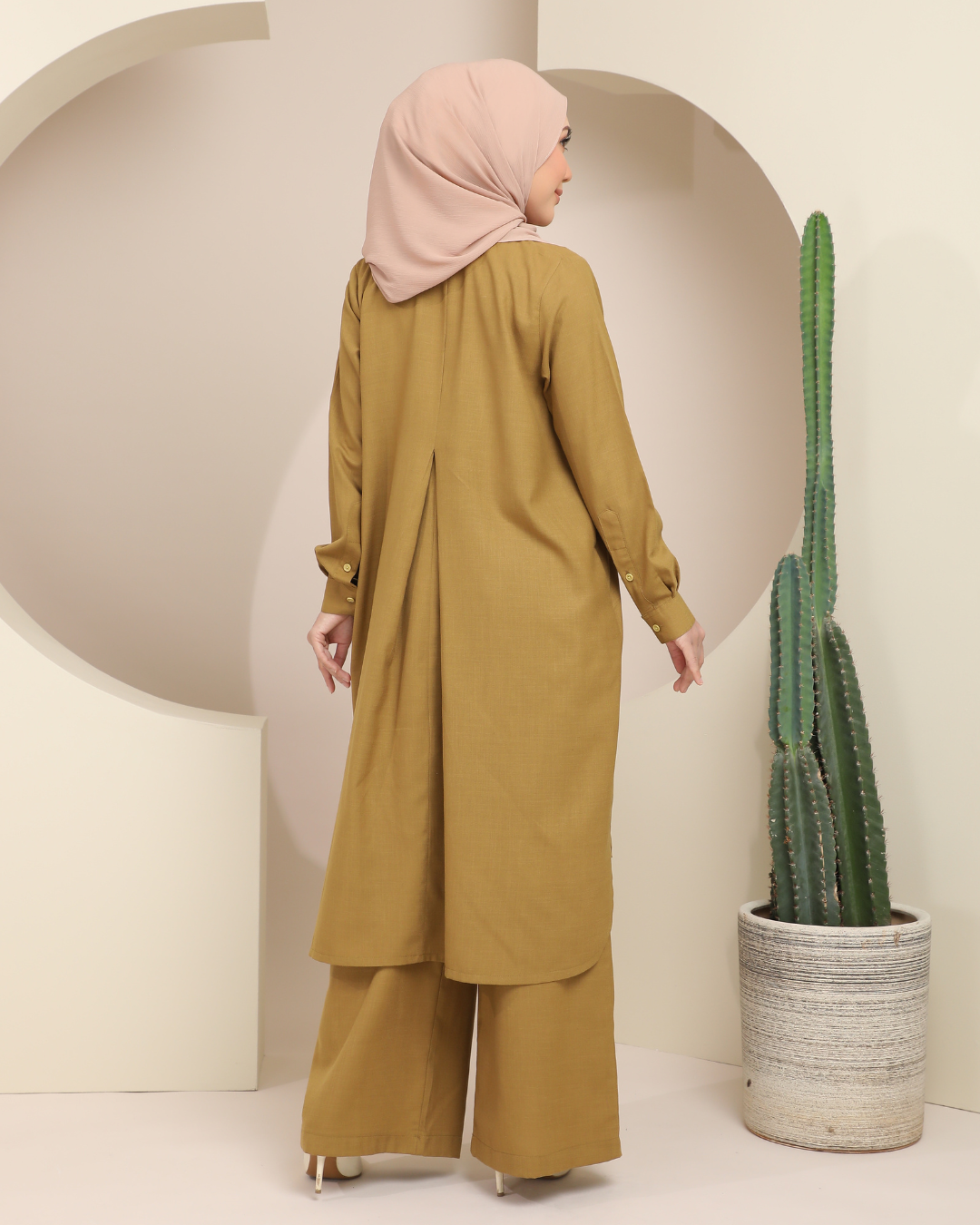 LUNA SUIT IN OLIVE