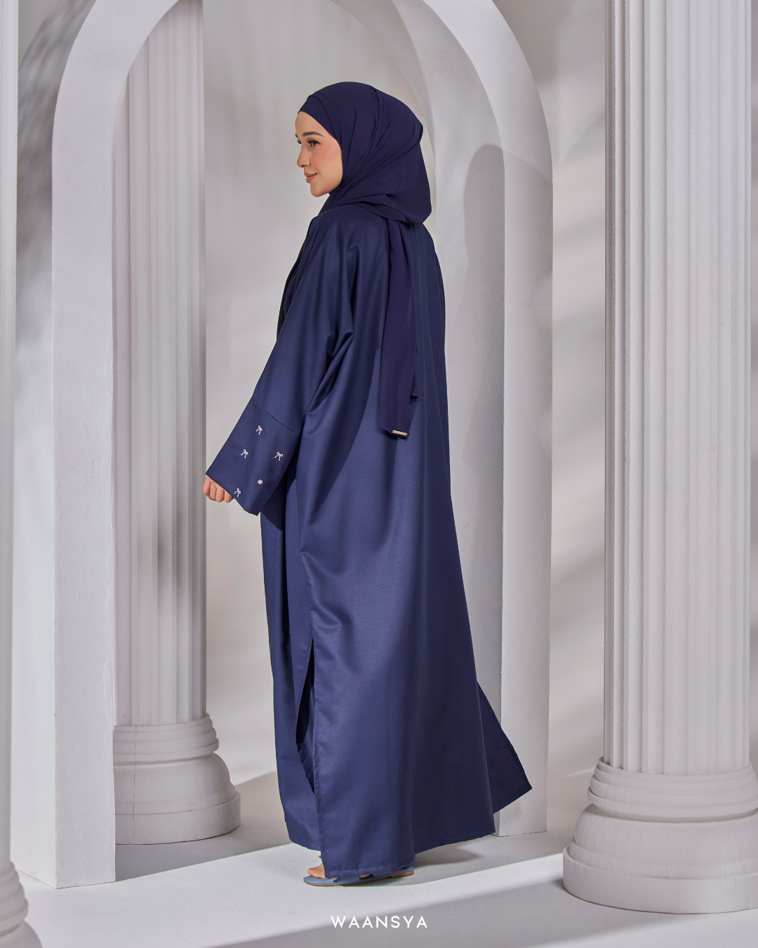 HAYAA ABAYA IN NAVY BLUE