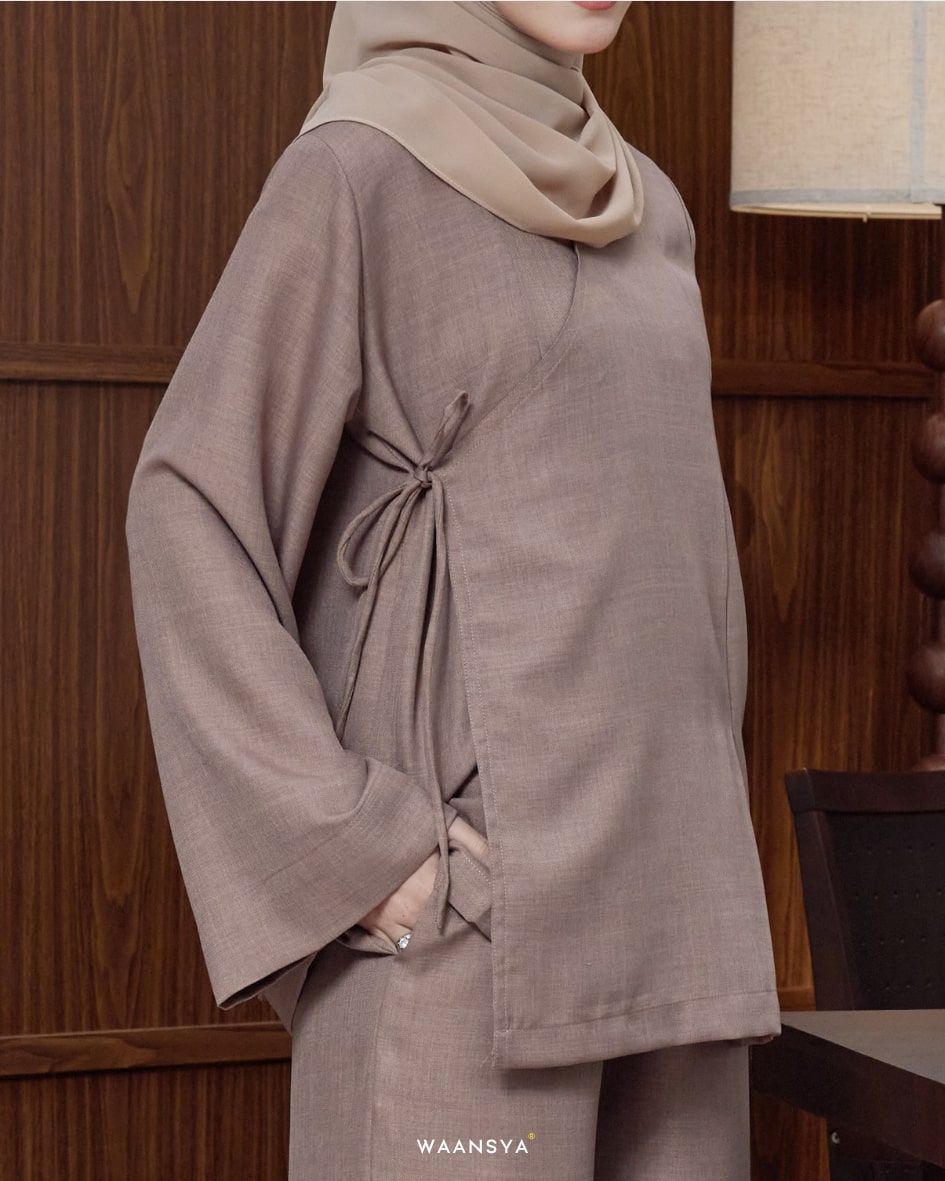 SERENA SUIT IN MOCHA