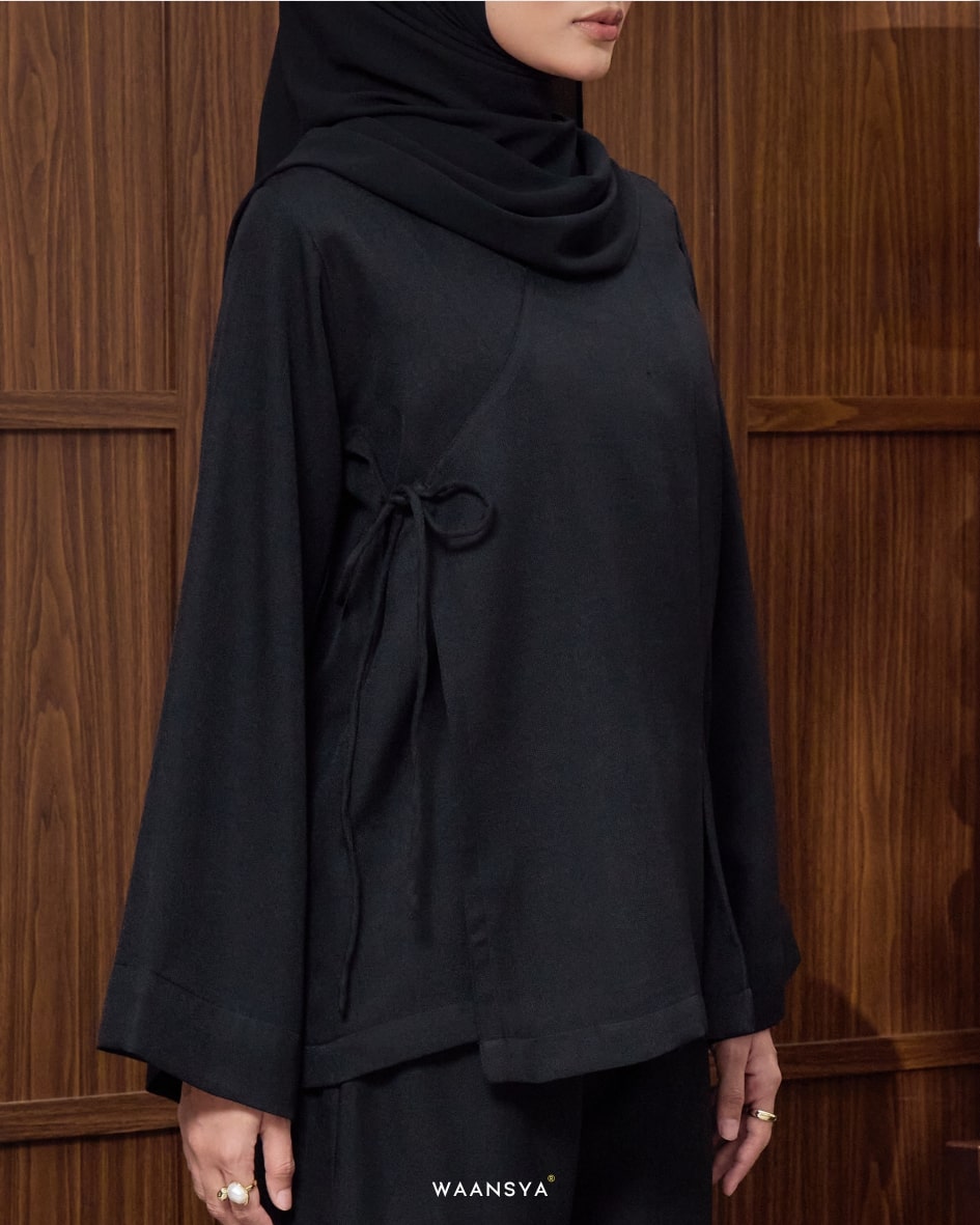 SERENA SUIT IN BLACK