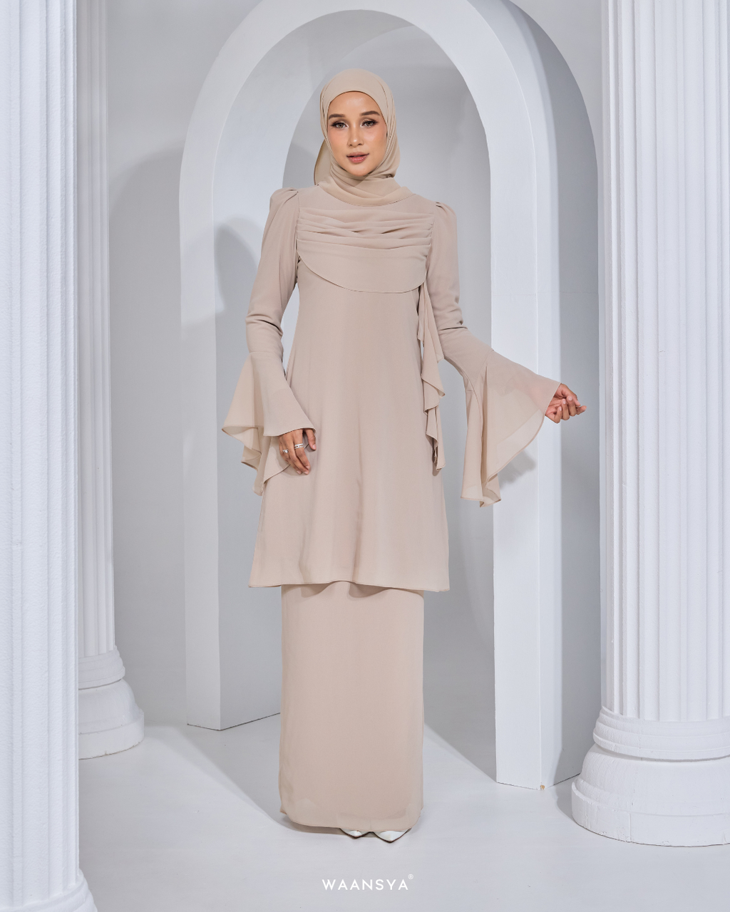 ANGGUN KURUNG IN NUDE